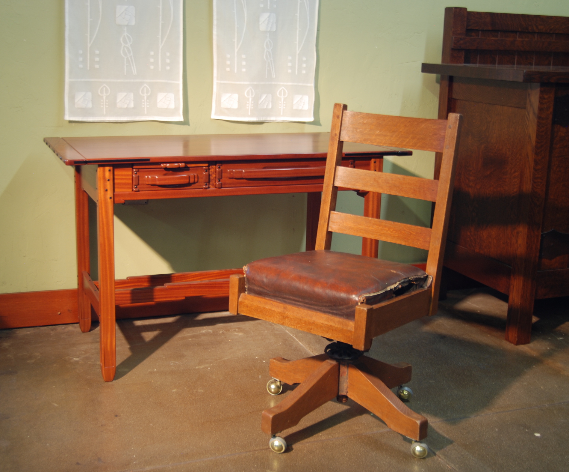 Voorhees Craftsman Mission Oak Furniture Office Desk Chair L